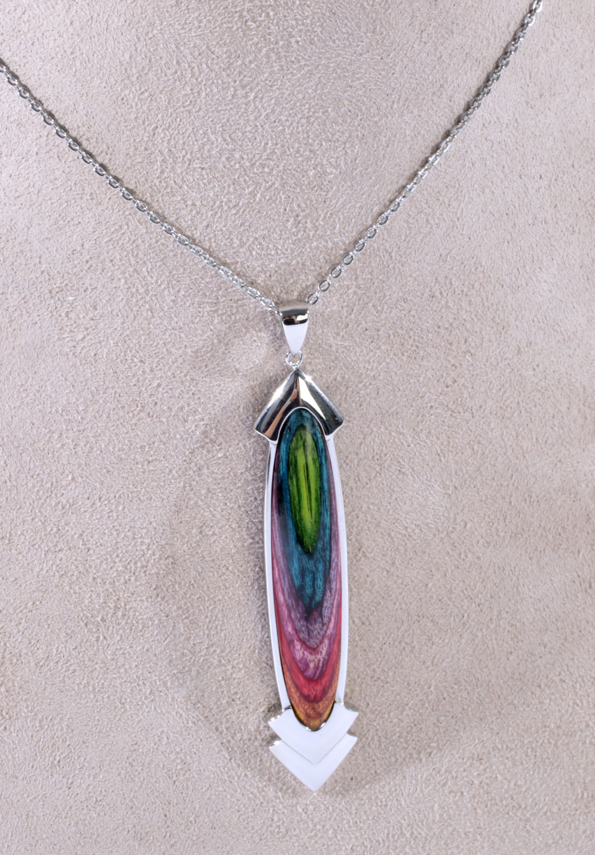 Multi-colored pendant necklace
